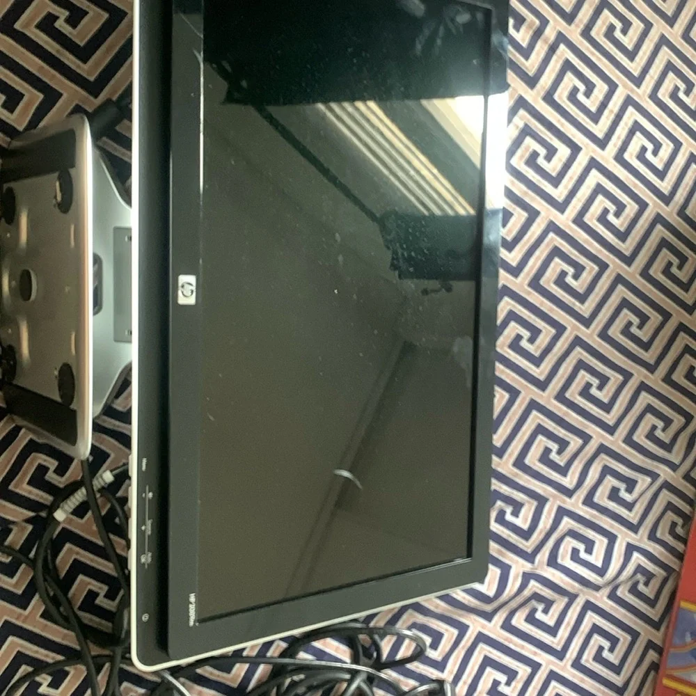 30 INCH 2009M HP MONITOR ON SALE GOOD CONDITION